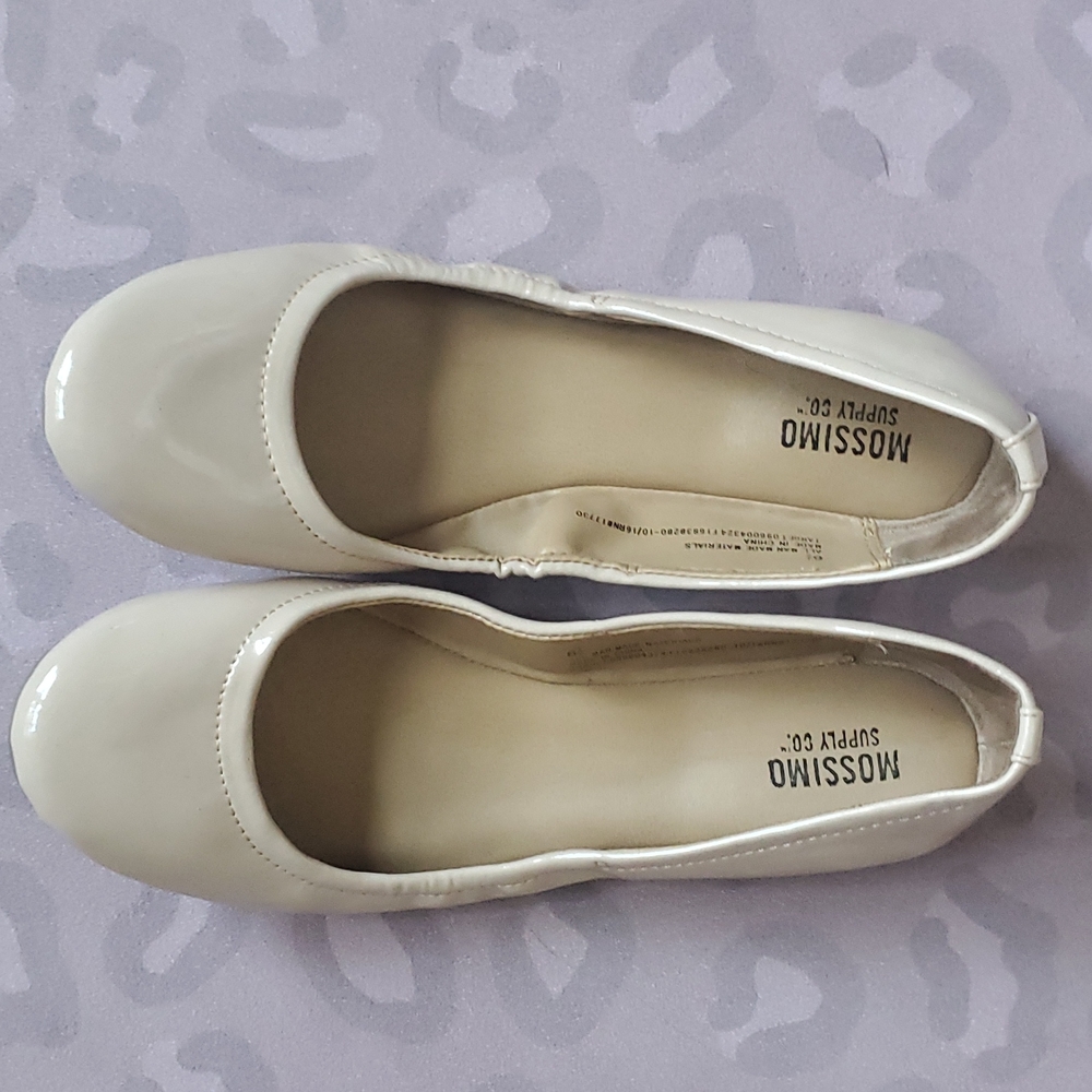MOSSIMO patent leather nude color flats